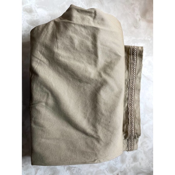 NWT St. Johns Bay Medium Khaki Slimming Women's Capris - Picture 3 of 7